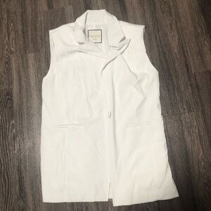Bagatelle Collection White Sleeveless Button-Up Vest
